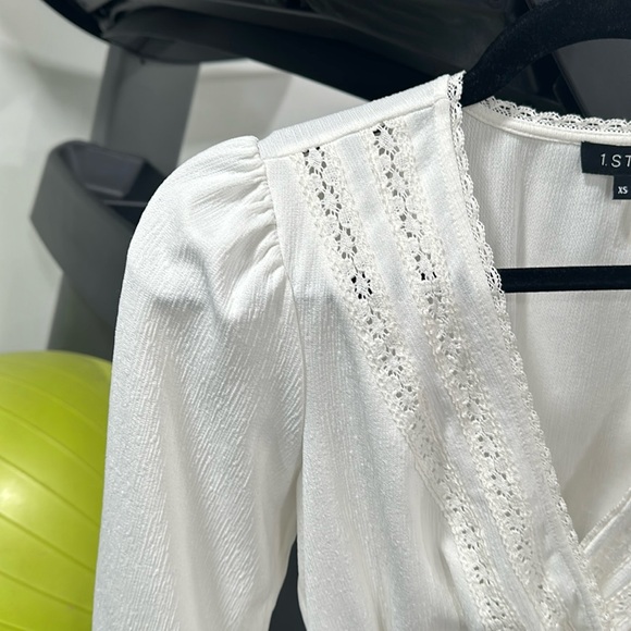 Classy White Shirt, worn once, excellent condition, feminine & classy sexy - Picture 5 of 8